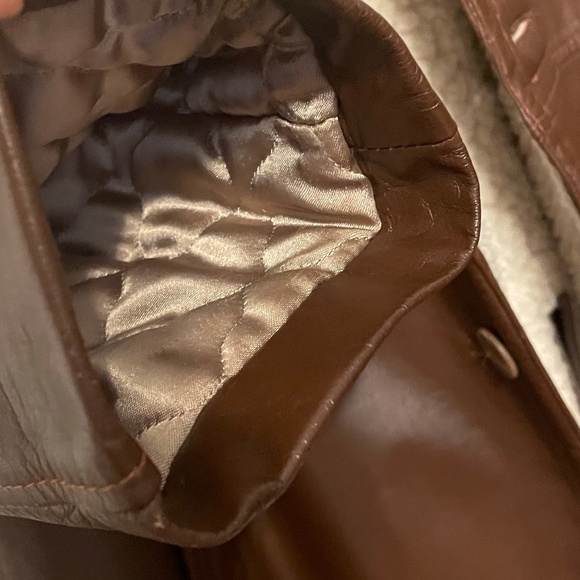 Victoria Leather Vintage 70s 80s Leather Winter Coat Shearling Lined Size 40 (M) - Picture 9 of 14